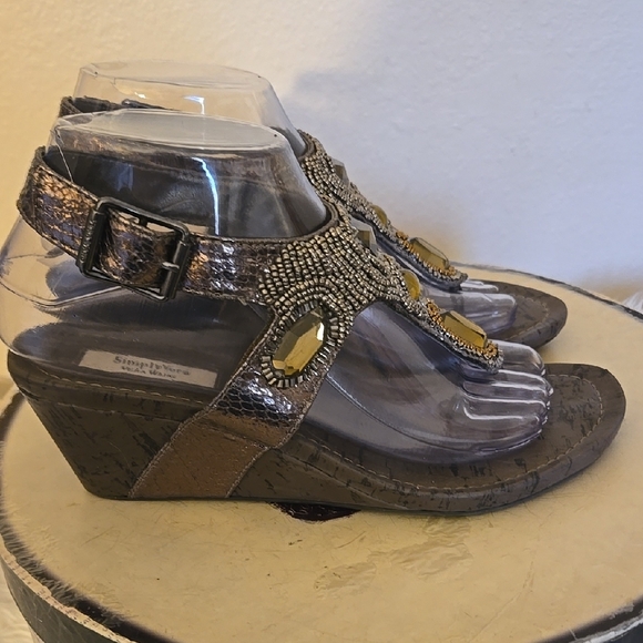 Embellished Women's Sandals with Gold Accents - Picture 4 of 10